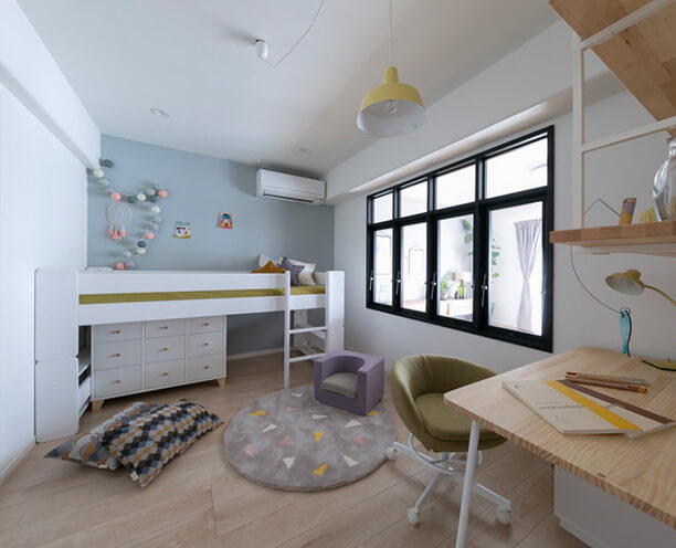 暖かみのある北欧らしい風合いが、子どもたちをやさしく包み込む子ども部屋。室内窓の設置も可能です。